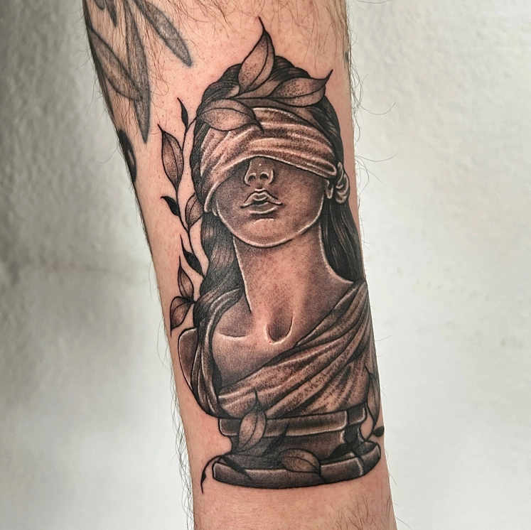 Lara Tattoo 1