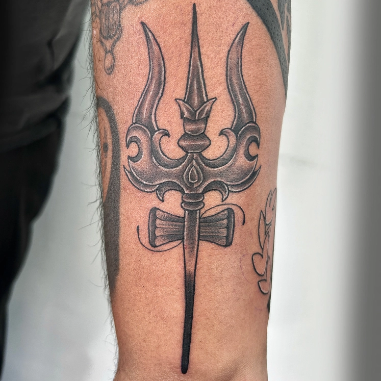 Lara Tattoo 3